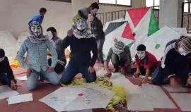 #شاهد متظاهرون يطلقون على أنفسهم " أبناء الشهيد #محمد_الزواري " يتعهدون بمواصلة التظاهر في #مسيرة_العودة_الكبرى