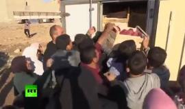 #شاهد مدى معاناة العراقيين شرق الموصل عقب وصول المساعدات