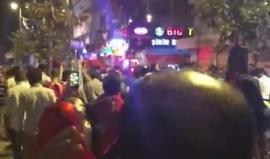 #شاهد .. #بث_مباشر تظاهرات مواطنين اتراك رافضين لمحاولة الانقلاب العسكري الفاشلة التي جرت بالامس ودعمًا لحكومة الرئيس أردوغان وذلك بمنطقة شرين ايفلار بمدينة اسطنبول التركية. 

تصوير: محمود العناني