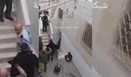 قوات الاحتلال تُغلق منزل الشهيد فادي قنبر في بلدة جبل المكبر بالقدس المحتلة