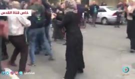 #شاهد كيف اعتدى جنود الإحتلال "بوحشية" على مسن في القدس بمجرد رفعه العلم الفلسطيني