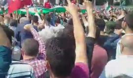 الان  الالف الاتراك والعرب يحتشدون في مسيرة حاشدة بميدان بايزيد في اسطنبول