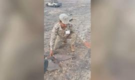 فيديو متداول لخبير سعودي يتعامل مع ألغام الحوثيين