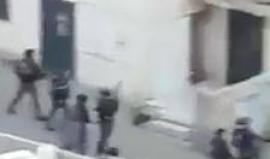 قوات الاحتلال تعتقل فتيين بعد الاعتداء عليهما في بلدة العيساوية بالقدس المحتلة والتي اقتحمتها قبل قليل.