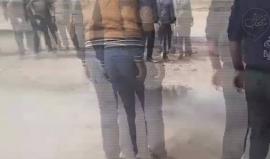 #فيديو شبان يتمكنون من سحب السياج الشائك الذي وضعه الاحتلال شرق خانيونس