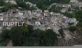 مشاهد من زلزال ايطاليا الذي أودى بحياة أكثر من 290 قتيلا