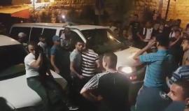 الهلال الاحمر: ٣٠ اصابة خلال مواجهات اندلعت بين قوات الأحتلال و شبان مقدسيين خلال تشيع جثمان الشاب علي ابو غربية في محيط باب الاسباط بالقدس المحتلة
احد الاصابات خطيرة جدا رصاصه مطاطية بالعين ونزيف داخلي بالراس و٩ اصابات نقلت للمستشفى، الاصابات تنوعت ما بي