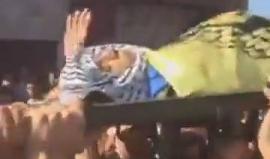 #شاهد| موكب تشييع جثمان الشهيد سبأ أبو عبيد في مدينة #سلفيت، والذي ارتقى خلال مواجهات قرية النبي صالح برام الله، ظهر اليوم. 

تصوير: عصام الريماوي