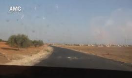 أخطر طرق العالم #الكاستلو .. طريق امداد #حلب الوحيد ! 
لحظة نقل سوري قضى جراء القصف المتواصل على الطريق الواقع شمال حلب 
تصوير: أبو تيم الحلبي