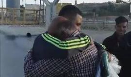 #شاهد | استقبال الاسير المحرر عبدالله أبو زنيد من بلدة دورا قضاء الخليل من امام سجن عوفر يعد 27 شهرا من الإعتقال . 

تصوير عبدالله البرغوثي