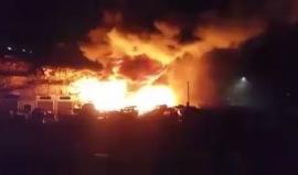 #شاهد الحريق الذي اندلع بمحل بصة لقطع السيارات في العيزرية محدثا اضرار مادية كبيرة جدا