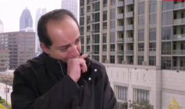 مراسل الجزيرة يبكي في بث حي تأثراً بوفاة والدته