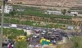 #عاجل .. شاهد عيان يؤكد أن ما حدث قرب مستوطنة " كريات أربع" ليست عملية دهس وإنما حادث طرق بين سيارة تقودها فتاة فلسطينية وسيارة أخرى تقل 4 مستوطنين حيث هرعت قوات الاحتلال للمكان وأطلقت النار على الفتاة الفلسطينية مما أدى إلى استشهادها .