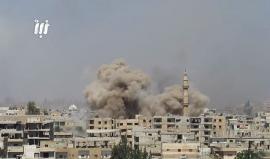 #شاهد قصف قوات النظام بالطيران الحربي والمروحي وصواريخ الفيل لأحياء درعا البلد بالتزامن مع اشتباكات عنيفة دارت داخل حي المنشية 

تصوير: نبأ