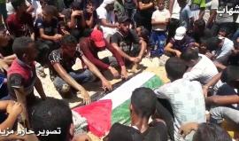 #شاهد  |  كلمة الأستاذ الدكتور ماهر الحولي في وداع الطفلة بيان محمد خماش (عام ونصف) ووالدتها إيناس محمد خماش (23 عاما) واللتين استشهدتا في قصف إسرائيلي استهدف منزلهما في دير البلح وسط قطاع غزة الليلة الماضية

#تصوير | مراسلنا : حازم مزيد