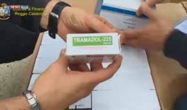 #فيديو الشرطة الإيطالية تنشر شريط فيديو يظهر أكثر من 24 مليون قرص من الترامادول تمت مصادرتها وقالت: إن تنظيم داعش كان ينوي بيعها لتمويل هجمات في أنحاء العالم