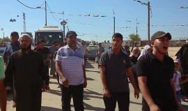 #شاهد الجماهير المشاركة في جمعة #ثوار_للقدس_والأقصى يصدحون بتكبيرات العيد في مخيم العودة شرق غزة