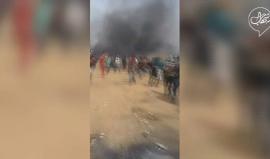 #فيديو تمكن الشبان شرق خانيونس من سحب السياج الشائك الذي وضعه الاحتلال

تصوير: ‏أبو عدي مصبح‏