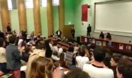 طلاب من جامعة لين الفرنسية يهتفون الحرية لفلسطين ويوقفون محاضرة لسفيرة الكيان الاسرائيلي في باريس