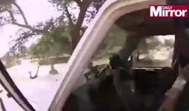 #فيديو داعش ينشر فيديو لقتل 4 جنود أميركيين في النيجر.. والبنتاغون صامت

وبث التنظيم الفيديو بعد أن حرر لقطات انتزعها من كاميرات مثبتة في خوذات الجنود الأميركيين الذين قتلوا في الكمين، خلال مرور قافلتهم قرب الحدود مع مالي