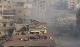 #فيديو قوات النظام تستهدف مواقع "تنظيم الدولة" في مخيم اليرموك بأسلحة شديدة الانفجار