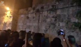 سوف نبقى هنا .. 
#مشاهد مسجلة من رباط المقدسيين والاعتداء عليهم من الاحتلال على أبواب المسجد الأقصى