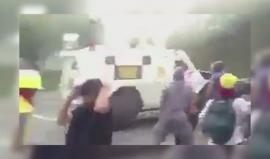 اشتباكات بين المتظاهرين والحرس الوطني التابع لـ لرئيس البلاد مادورو جراء أزمة سياسية تشهدها البلاد