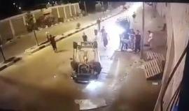 الضفة الغربية - لحظة انقلاب سيارة في منطقة قيزون بالخليل الليلة الماضية أدت الى إصابة شاب بجراح