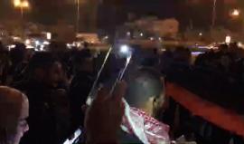#شاهد #مباشر مظاهرات مستمرة أمام السفارة الأمريكية في العاصمة الاردنية عمان نصرة للقدس ورفضا لقرار ترامب . 
#القدس_عاصمة_فلسطين