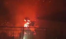 #شاهد النيران المشتعلة في مستوطنة "زخرون يعقوب" شمال فلسطين المحتلة وقد تمددت بفعل الرياح