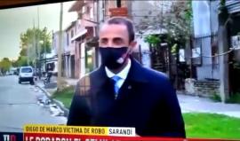 لص يسرق هاتف مراسل صحفي على الهواء مباشرة