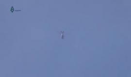 #شاهد لحظة سقوط 6 براميل متفجرة من الطيران المروحي على بلدة خان الشيح في ريف دمشق قبل قليل