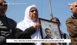 وقفة لأهالي المعتقلين السياسيين في سجون قوات السلطة وسط مدينة رام الله احتجاجاً على اعتقال أبنائهم وللمطالبة بإطلاق سراحهم . 
تصوير محمود مطر