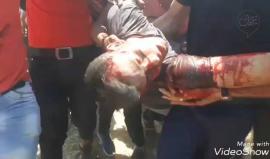 #شاهد لحظة إستشهاد الشاب علاء الخطيب برصاصة بالرأس أطلقها عليه قناصة الاحتلال، خلال مشاركته في #مليونية_العودة شرق غزة بالأمس .