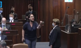 شتائم واتهامات بالفشل توجه لـ نفتالي بينت خلال جلسات الكنيست