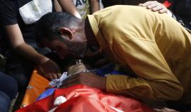 خلال تشييع جثمانه.. والد الشهيد الطفل محمد دعدس: "فخر إلنا وبأقدم ابني فدا فلسطين وفدا الأقصى".