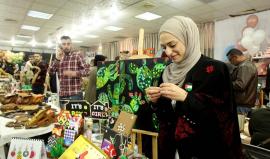 إفتاح البازار النسوي بعنوان "تسلم الايادي " في مدينة الخليل