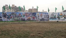 حركة حماس تفتتح جدارية "بانوراما حماس" في ساحة السرايا بغزة ضمن فعاليات الانطلاقة الـ 34 حيث تجسد الجدارية انطلاقة انتفاضة الحجارة التي جاءت مع انطلاقة الحركة وصولا للصاروخ