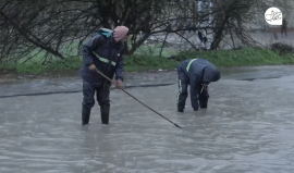 جهود بلدية غزة في تصريف تجمعاه مياه الأمطار من شوارع قطاع غزة