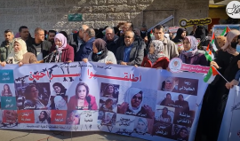 شبكة المنظمات الأهلية تنظم وقفة تضامنية مع عائلات الأسيرات والأسرى أمام مقر الصليب الأحمر في مدينة غزة