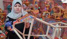 فوانيس رمضان بأيدي سيدة فلسطينية وبأقل التكاليف