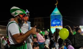 إنارة أكبر فانوس رمضاني في فلسطين ببرج اللقلق وسط البلدة القديمة في القدس