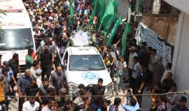 تشييع جثامين شهداء مجزرة عائلة النباهين في مخيم البريج وسط قطاع غزة والتي ارتقى فيها أب وأطفاله الثلاثة