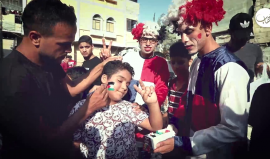 مهرجون يرفهون على الأطفال في قطاع غزة بعد أيام من الخوف والرعب الذي أصابهم بفعل العدوان الاسرائيلي