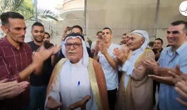 في مبادرة مجتمعية جديدة.. وجهاء فلسطينيون نيابة عن الشاب محمود القاسم وهو لاجئ فلسطيني يسكن في لبنان يخطبون فتاة من أهلها في غزة