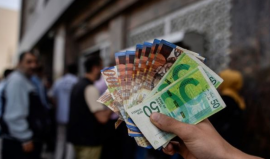 التنمية الاجتماعية تصرف مساعدات نقدية لآلاف الأرامل في غزة