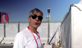 مشهد يدعو للفخر.. سائق في قطر يوجه صفعة لصحفي إسرائيلي وكاد أن يُنزله من السيارة لولا أن الصحفي كذب عليه بأنه من برتغالي