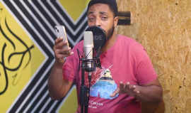 الفنان الفلسطيني حمزة أبو قنيص.. صوت بات أيقونة ثورية ونغمة تتغنى بالفدائيين تُلهم الفلسطينيين وتأسر قلوبهم