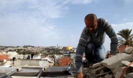 بلدية الاحتلال تجبر مقدسيًا على هدم منزله ذاتيًا في بيت حنينا شمال القدس