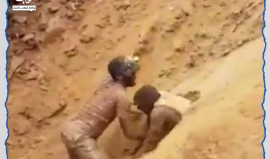 إنقاذ العالقين تحت الانهيارات الجبلية في الكونغو